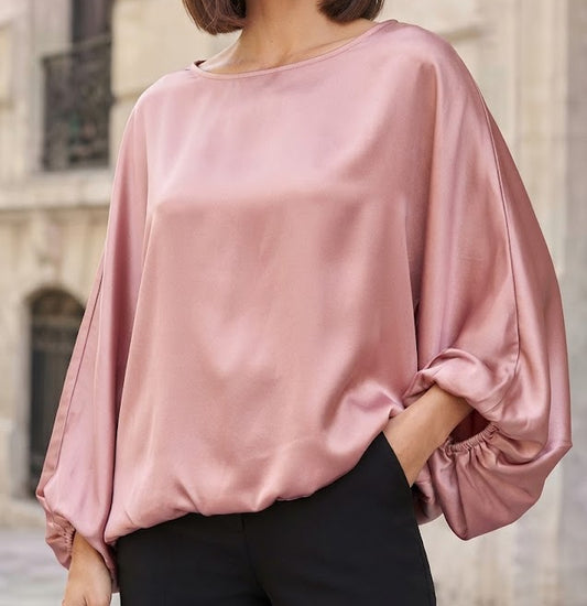 Blouse satinée manches amples à poignets froncés