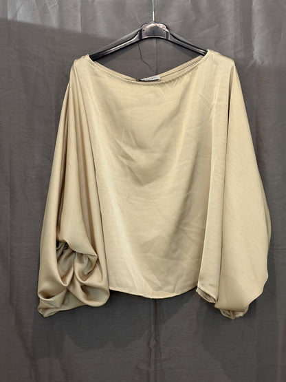 Blouse satinée manches amples à poignets froncés