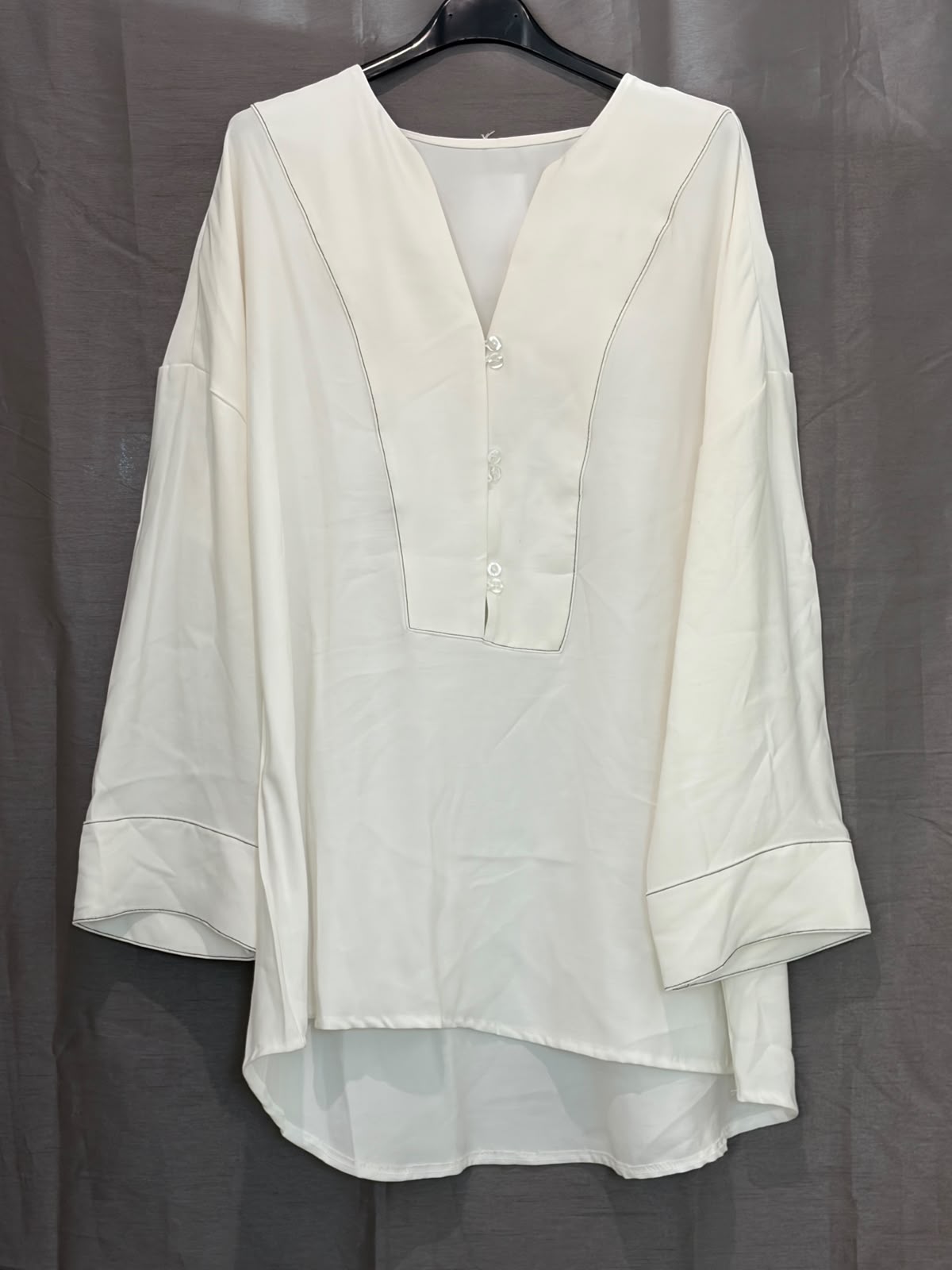 Tunique bordeaux col V surpiqué à plastron boutonné