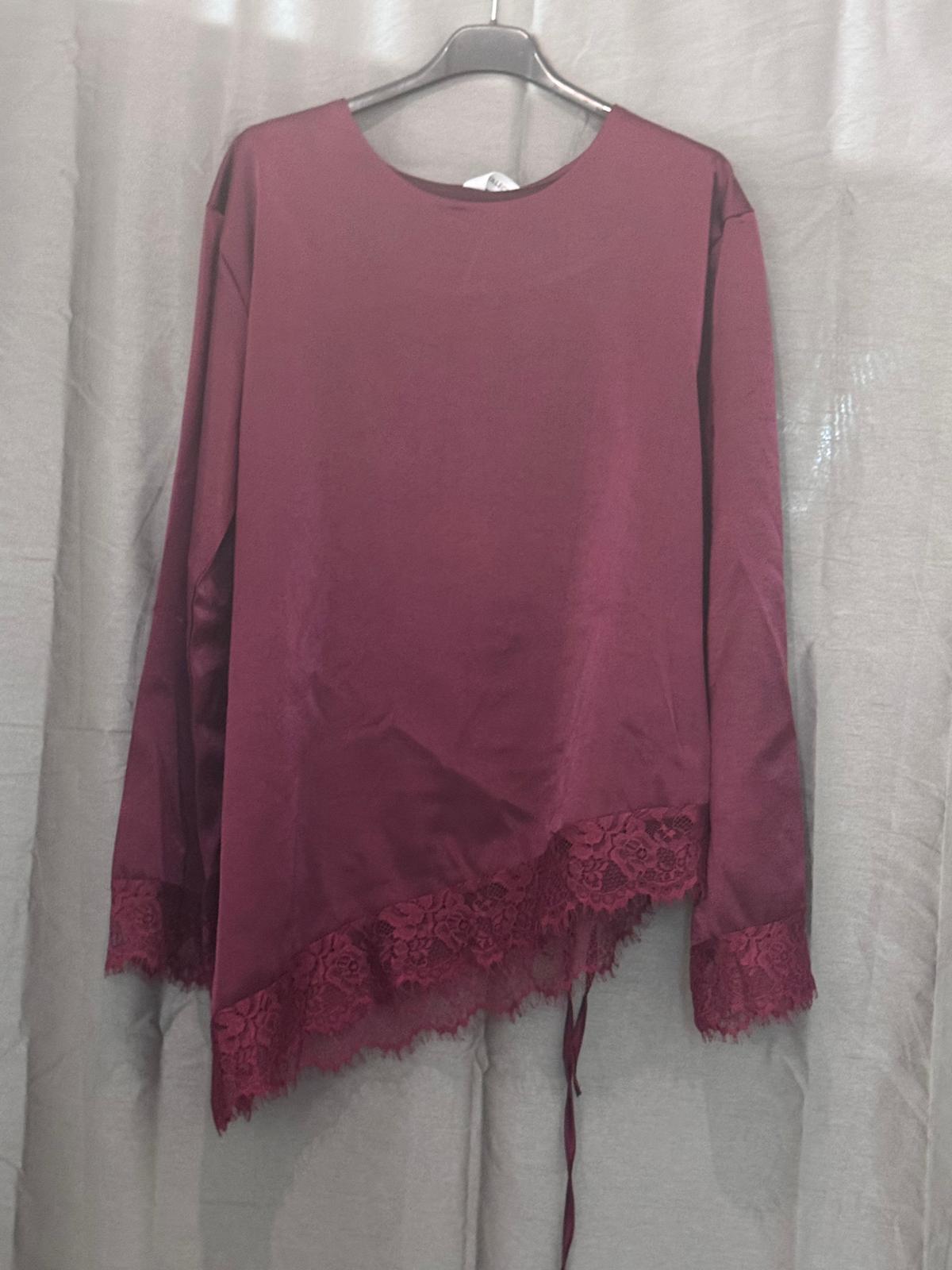 Haut manches longues, ourlet asymétrique en dentelle