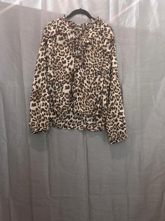 Blouse léopard à volants et col lavallière