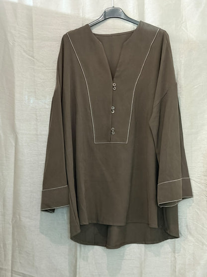 Tunique bordeaux col V surpiqué à plastron boutonné