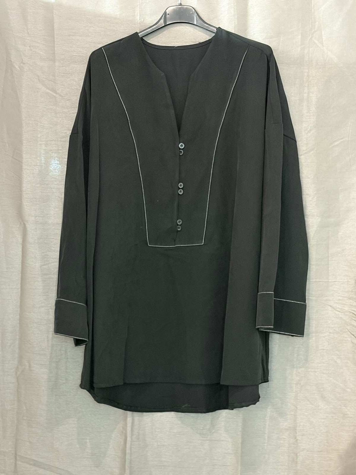 Tunique bordeaux col V surpiqué à plastron boutonné