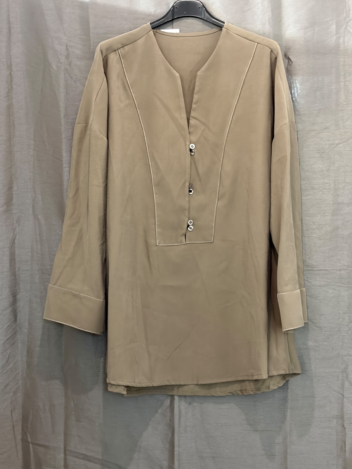 Tunique bordeaux col V surpiqué à plastron boutonné