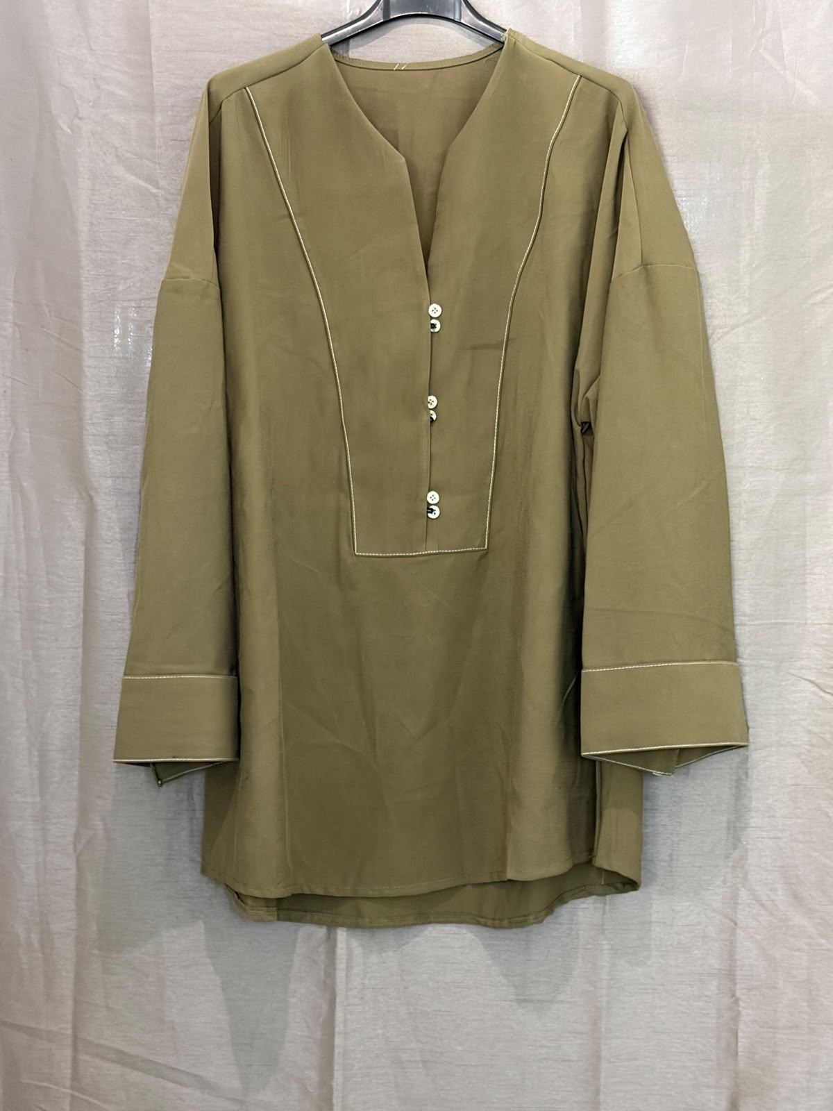 Tunique bordeaux col V surpiqué à plastron boutonné