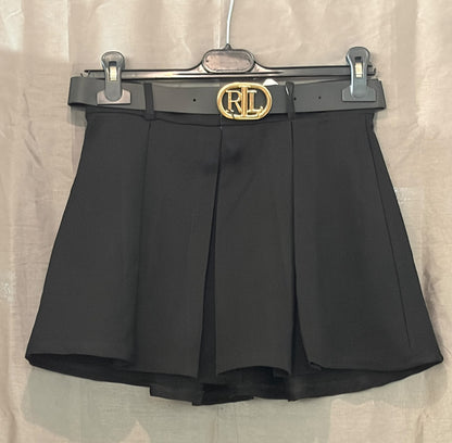 Jupe-short plissé ceinturé boucle dorée