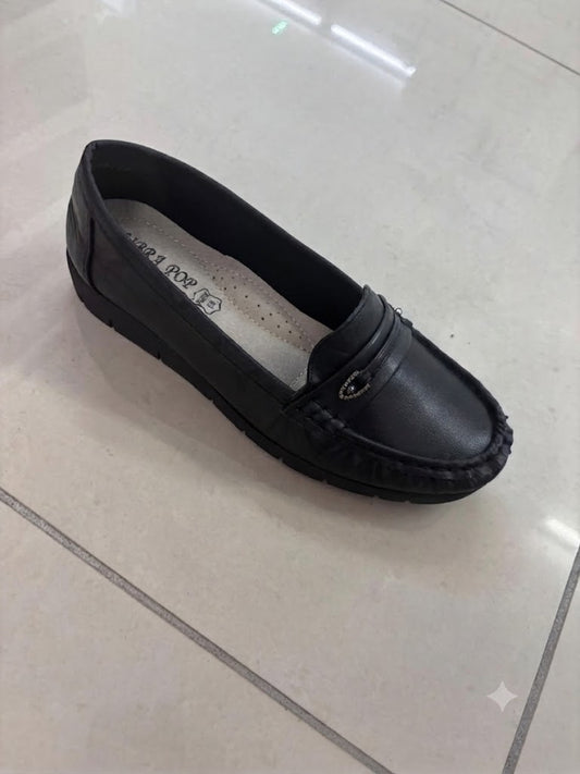 Mocassin plat noir, bijou strassé