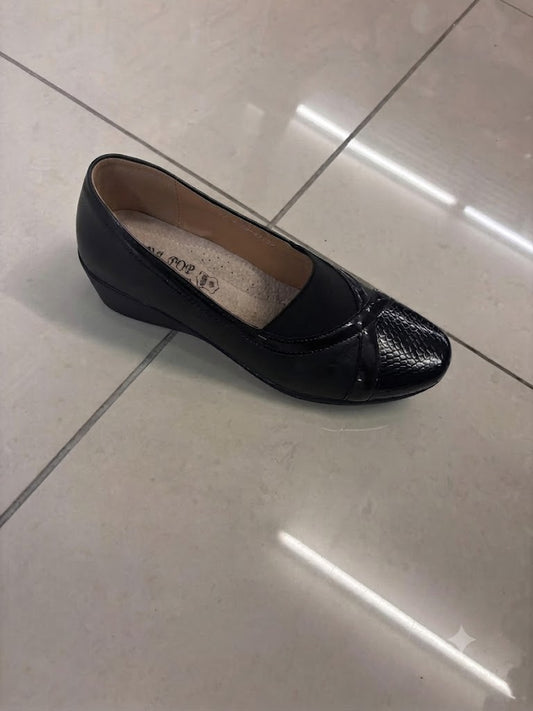 Mocassin compensé noir, bout façon croco verni