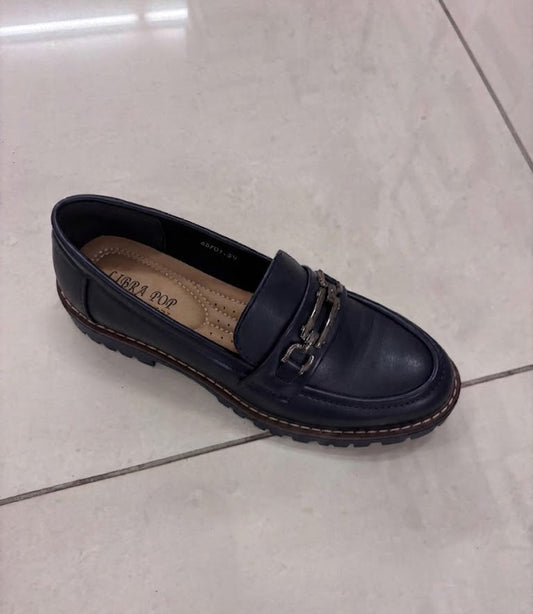 Mocassin verni à double boucle, semelle crantée