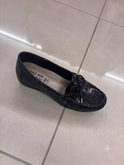 Mocassin compensé façon croco, lacet noué