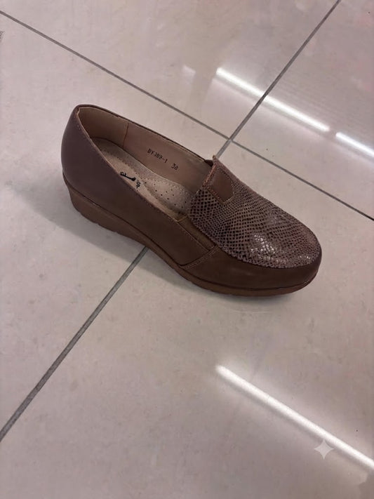 Mocassin compensé, empiècement effet python