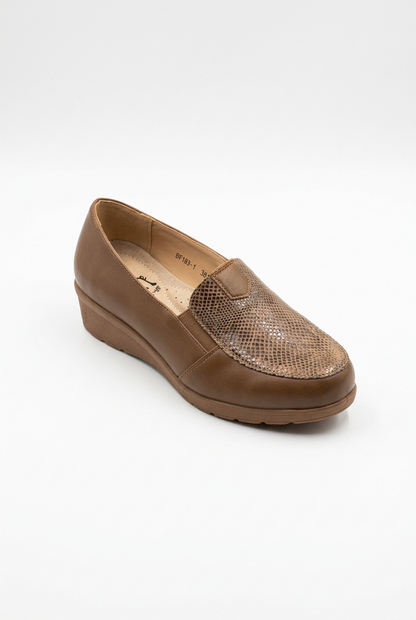 Mocassin compensé, empiècement effet python