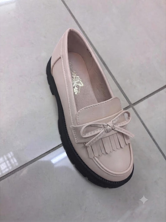 Mocassin plat beige, nœud et franges