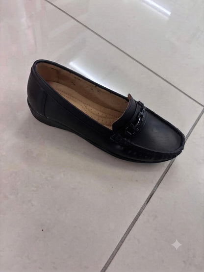 Mocassin plat, bijou façon boucle