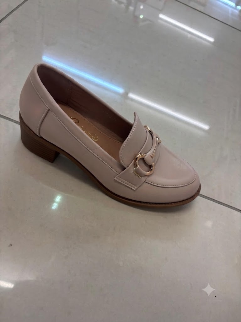 Mocassin à petit talon, mors doré