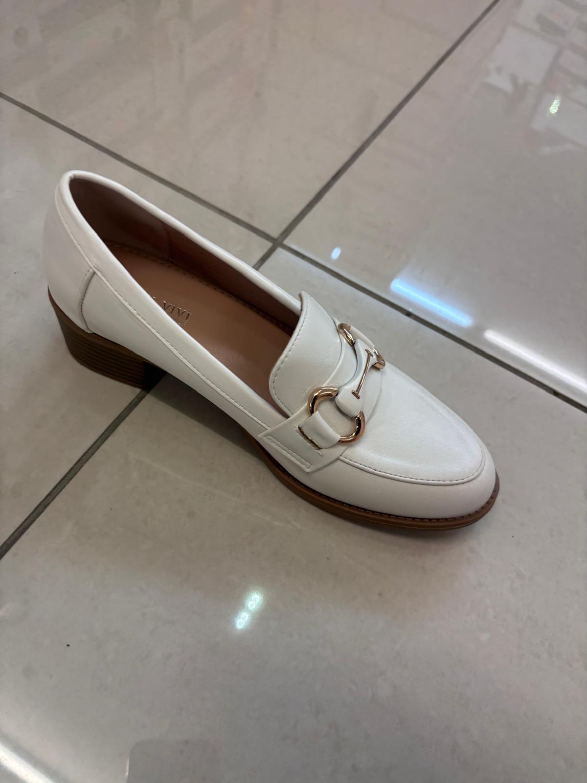 Mocassin à petit talon, mors doré