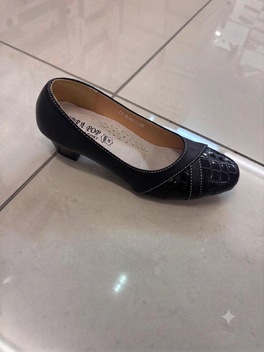 Escarpin petit talon noir, bout façon croco verni