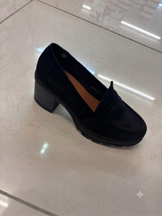 Mocassin à talon noir en suédine, semelle plateforme