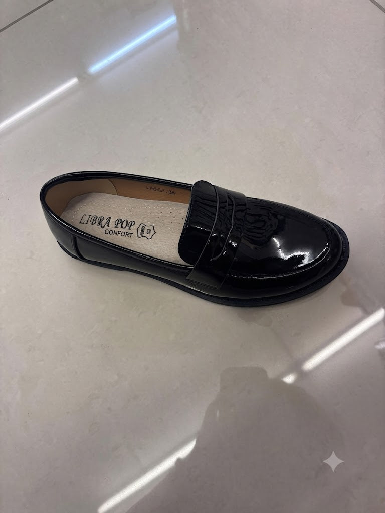 Mocassin plat verni, style classique