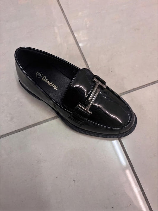 Mocassin noir verni, bijou argenté