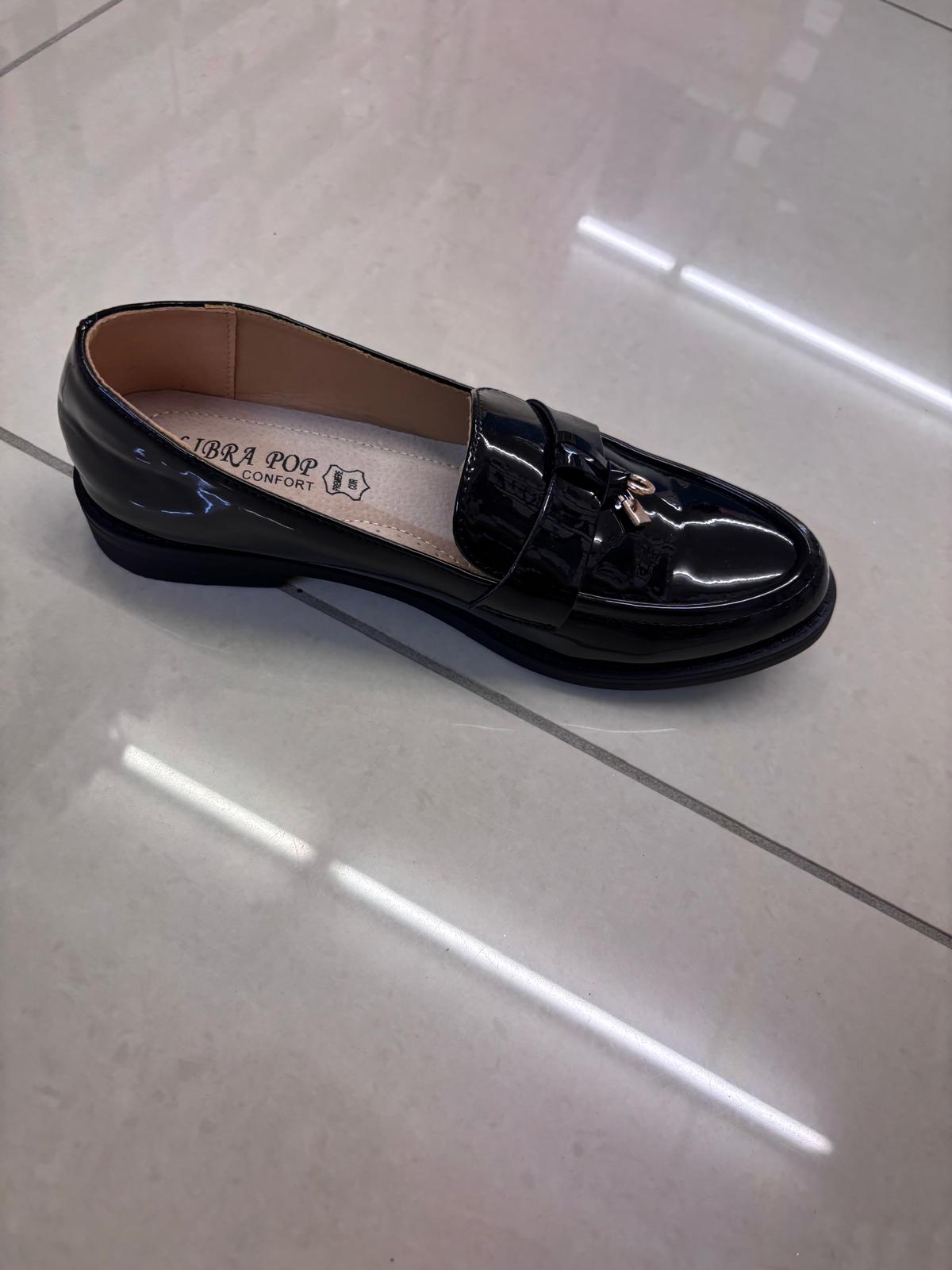 Mocassin plat vernis, mors doré