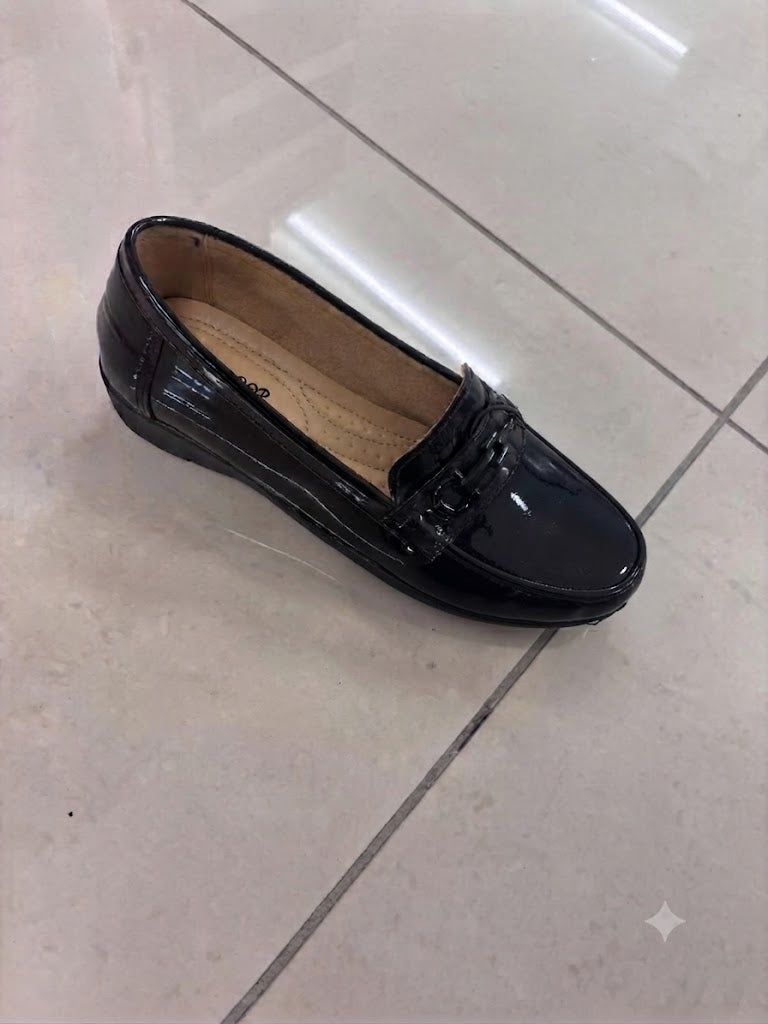 Mocassin plat, bijou façon boucle