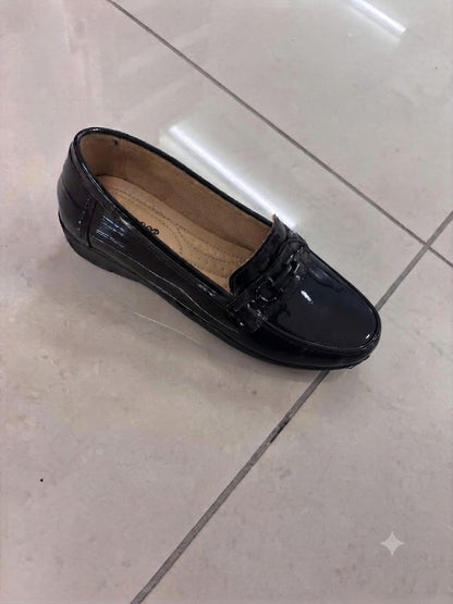 Mocassin plat, bijou façon boucle