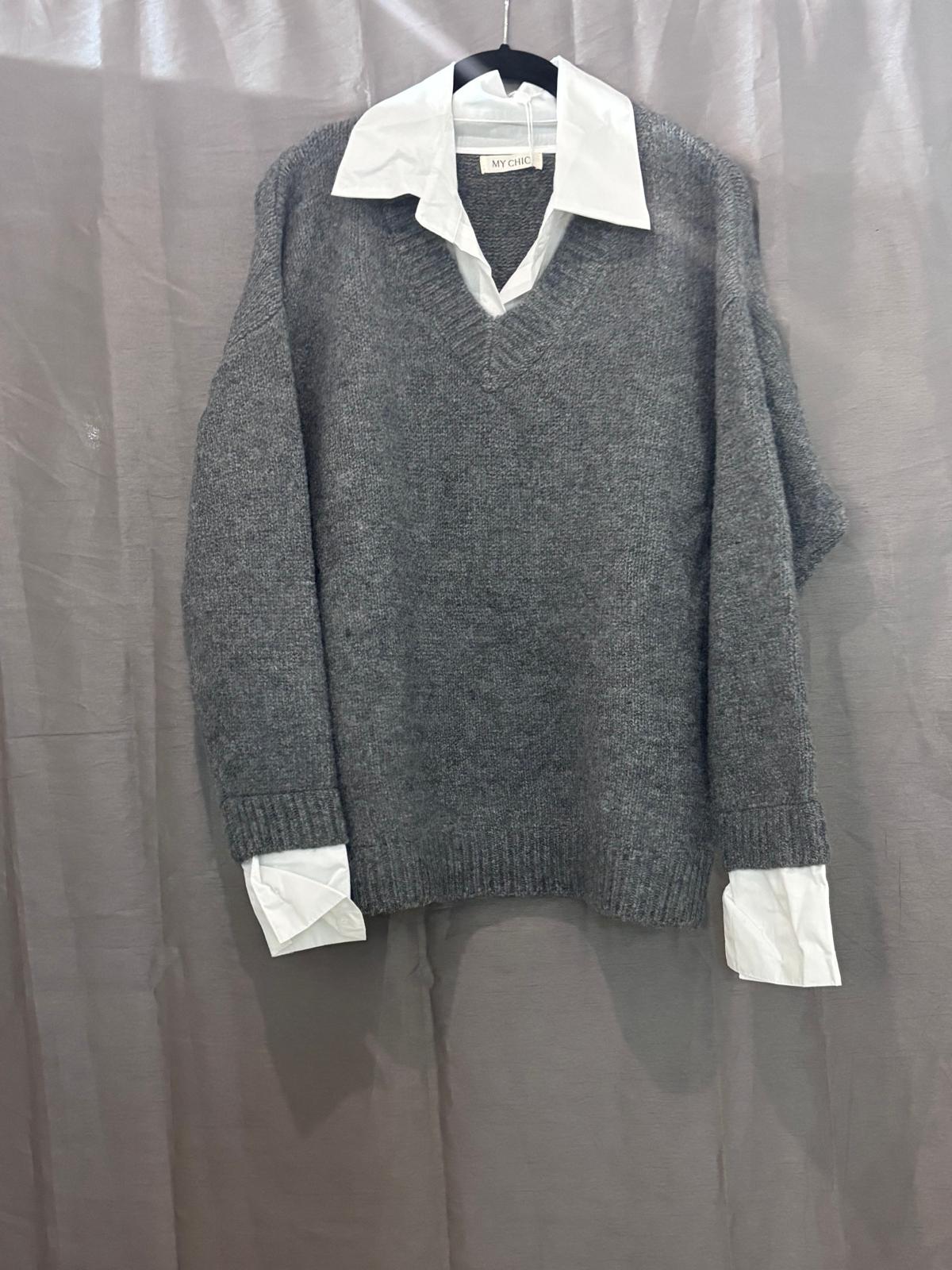 Pull en maille avec col V avec chemise blanche intégrée