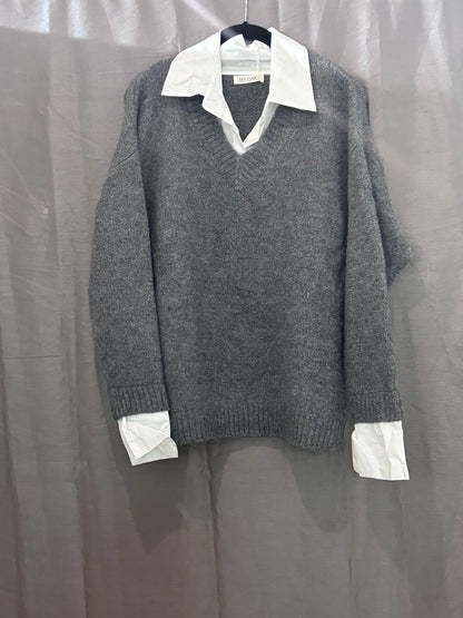 Pull en maille avec col V avec chemise blanche intégrée