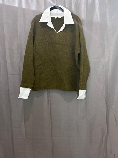 Pull en maille avec col V avec chemise blanche intégrée
