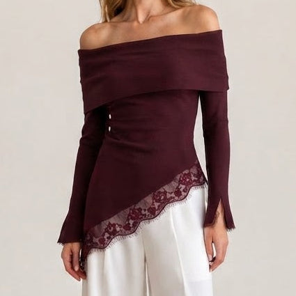 Pull asymétrique à finition dentelle et col bardot
