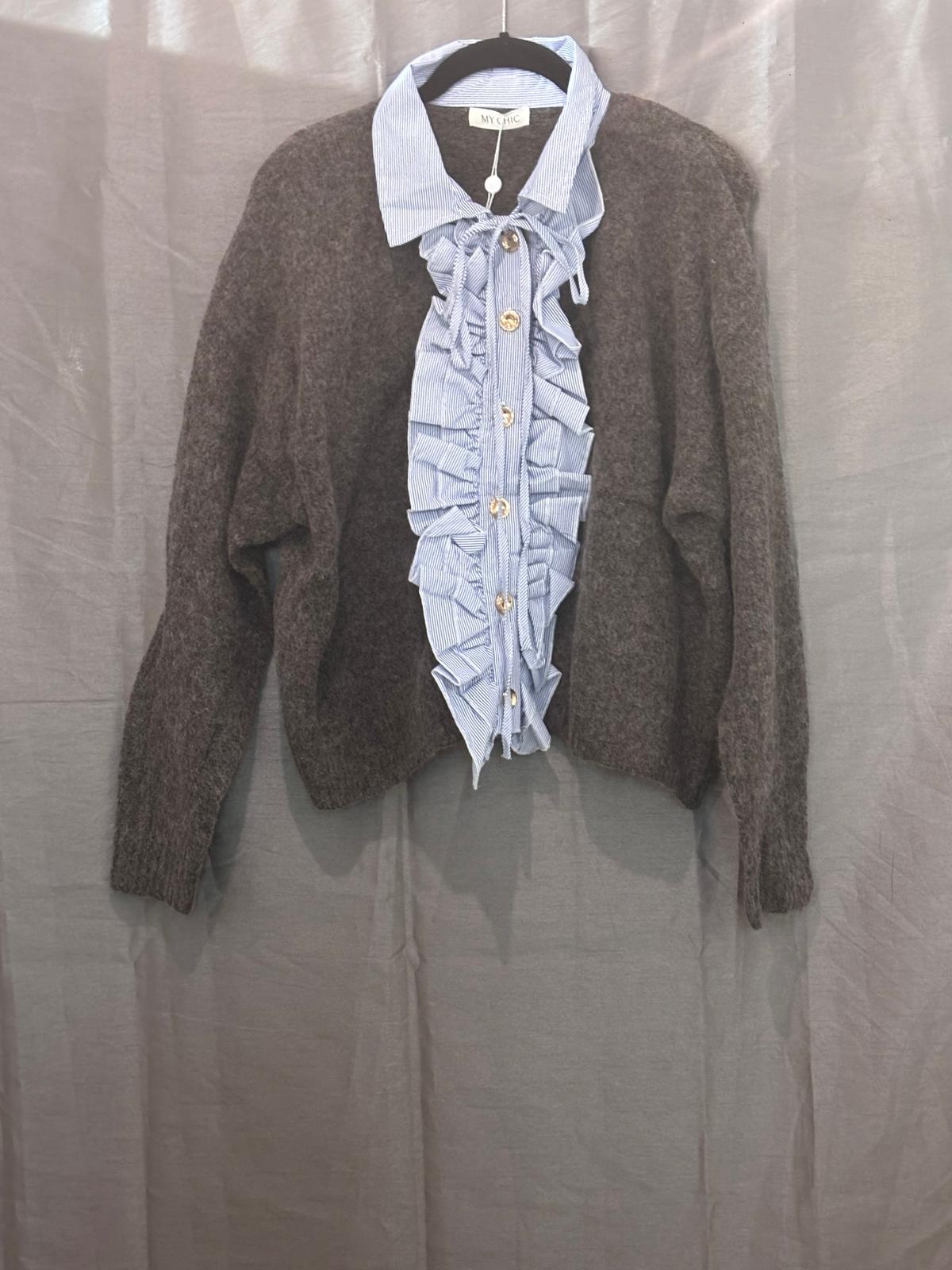 Pull à plastron chemise rayée bleu-blanc et boutons dorés