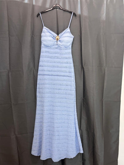 Robe longue à boucle dorée