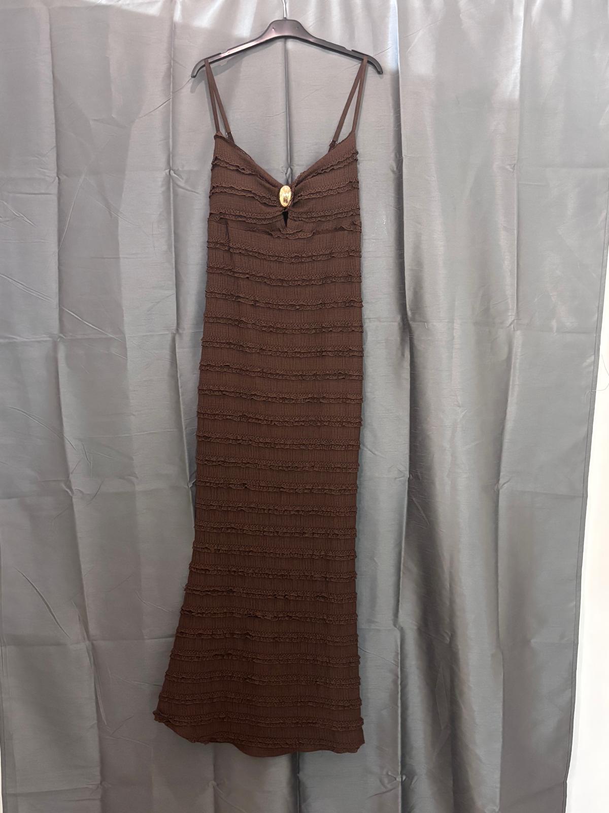Robe longue à boucle dorée