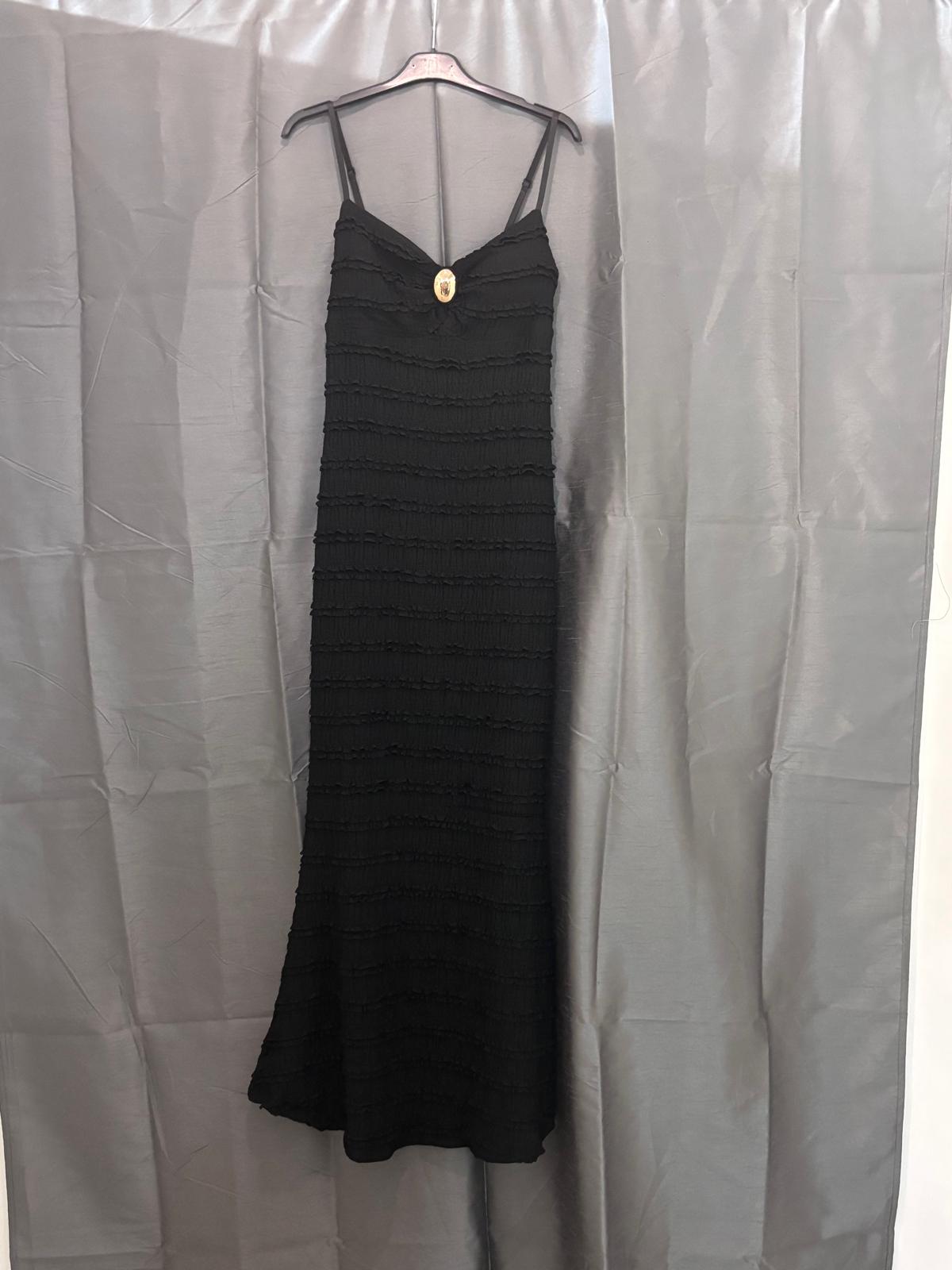 Robe longue à boucle dorée