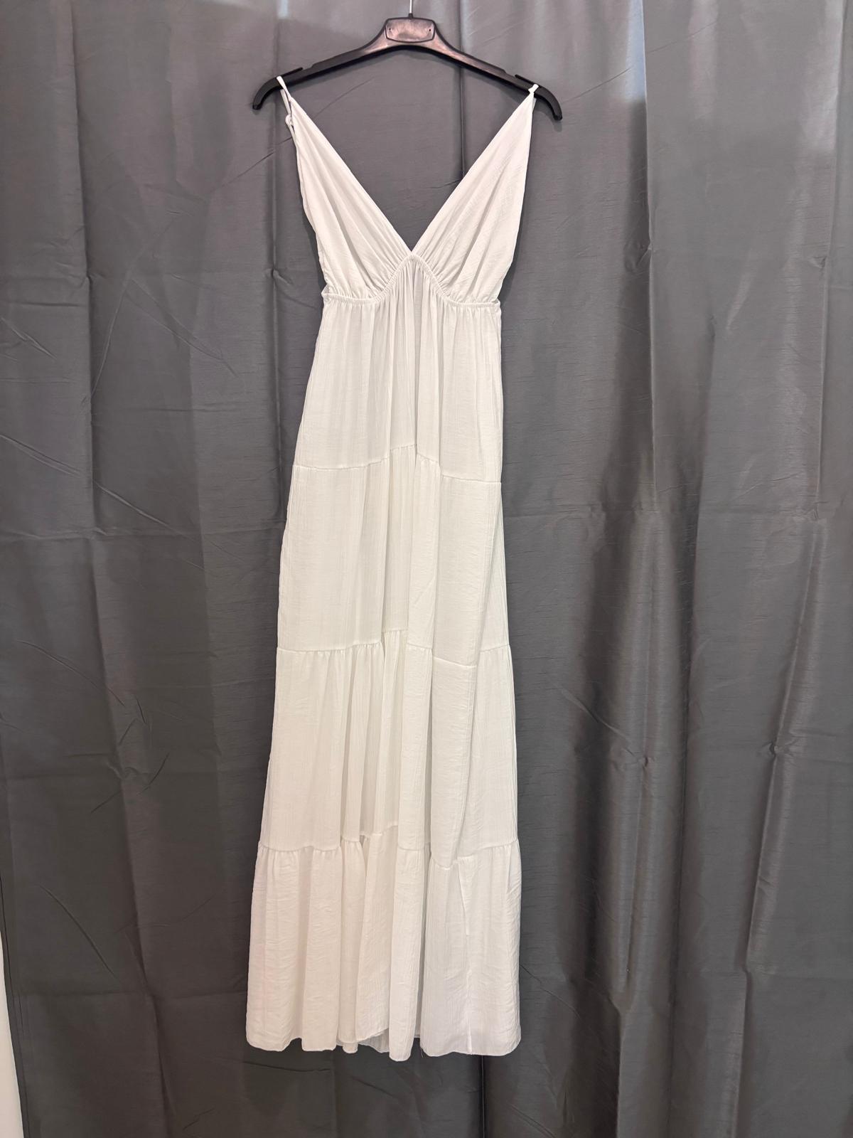 Robe longue à volants et broche doré