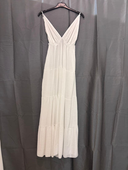 Robe longue à volants et broche doré