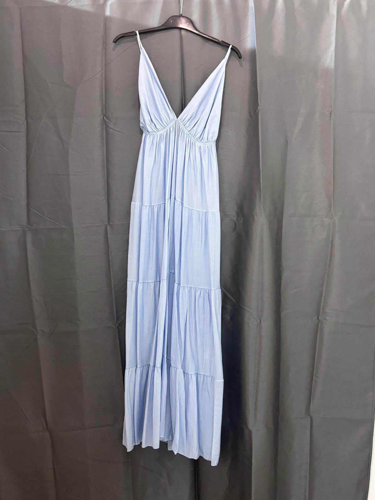 Robe longue à volants et broche doré