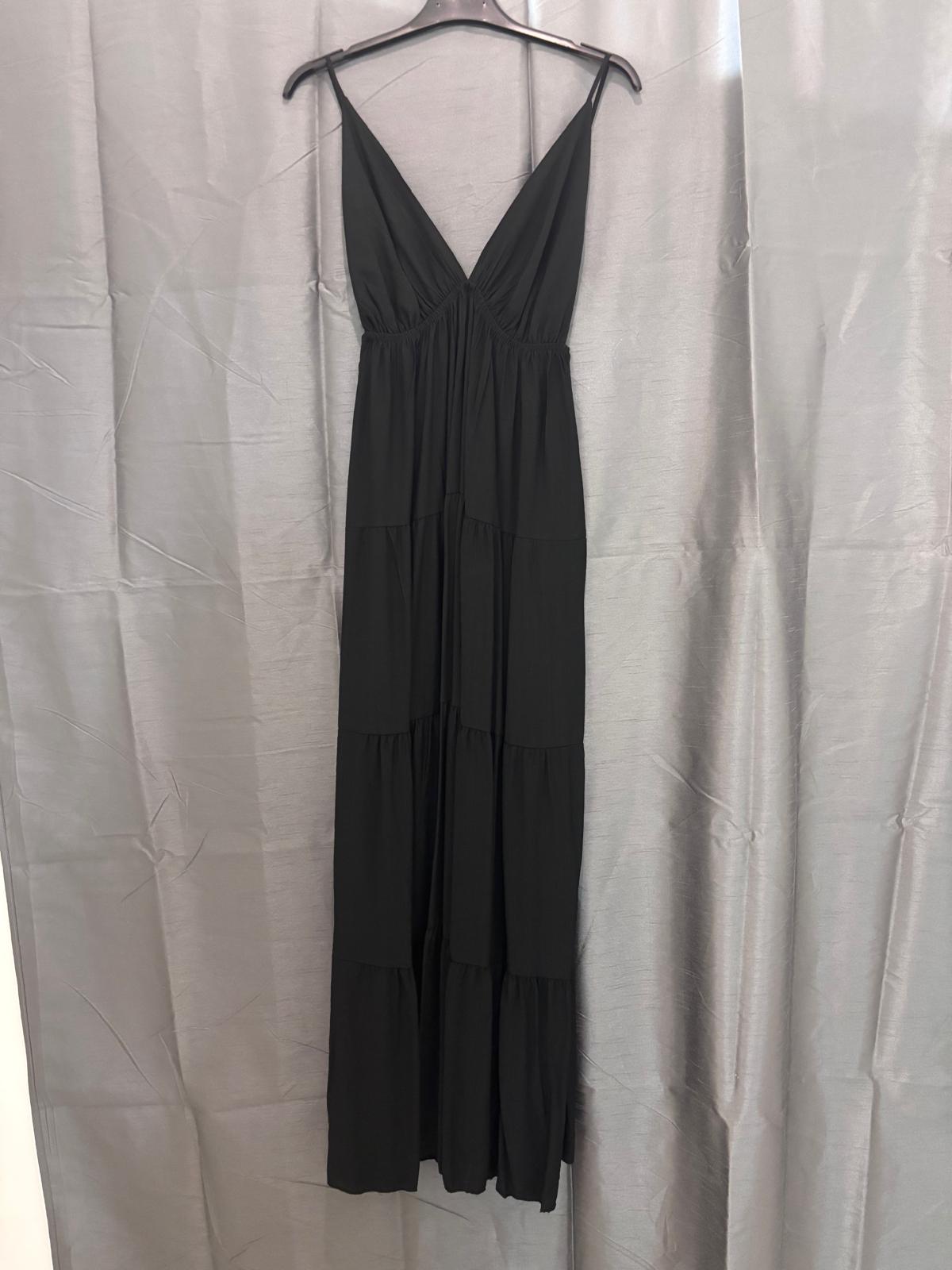 Robe longue à volants et broche doré