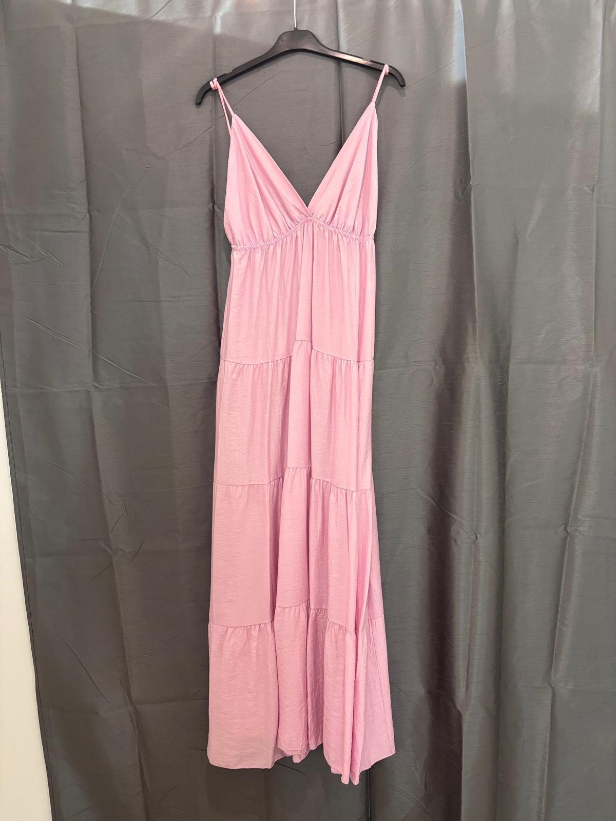 Robe longue à volants et broche doré