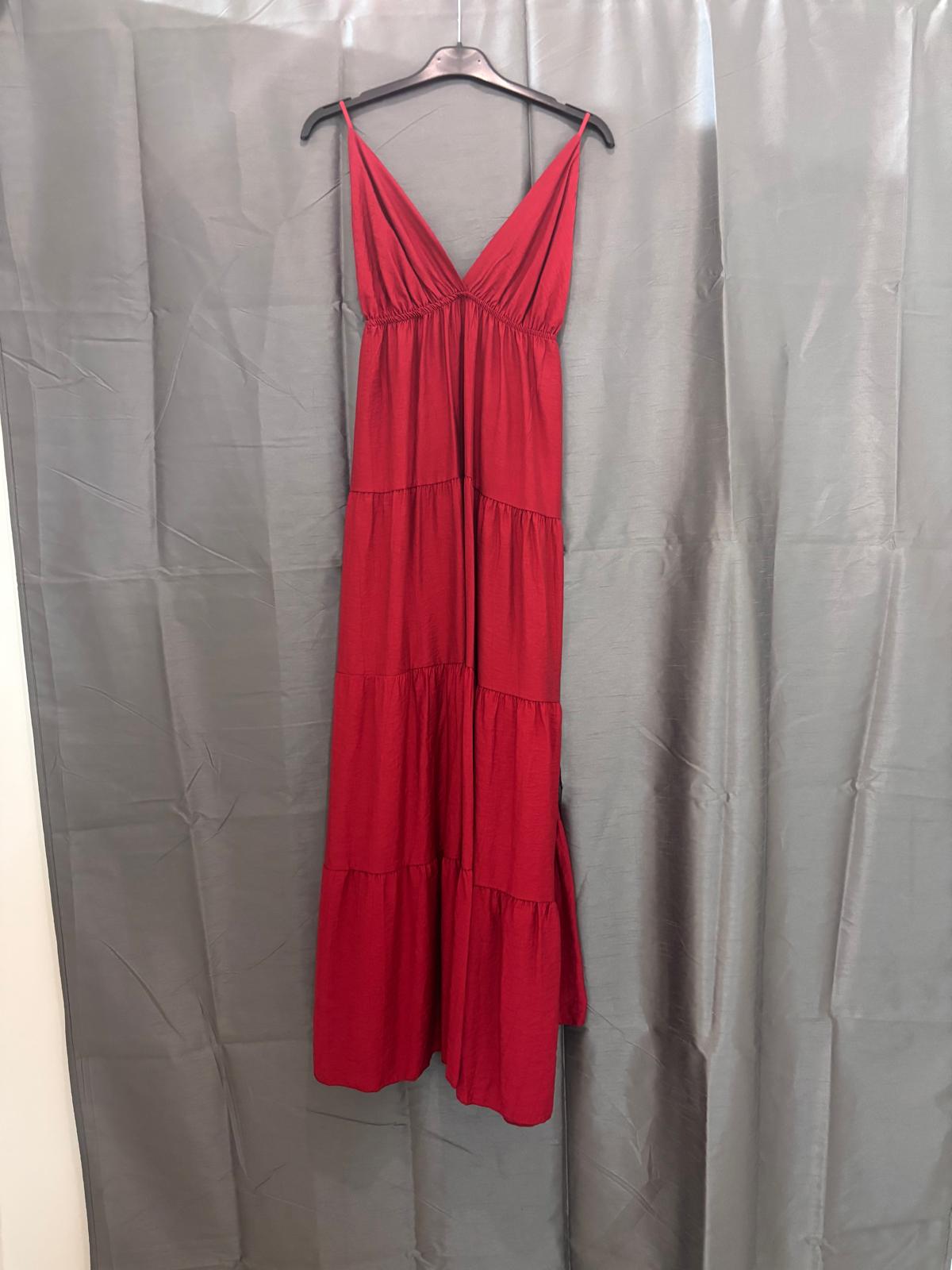 Robe longue à volants et broche doré