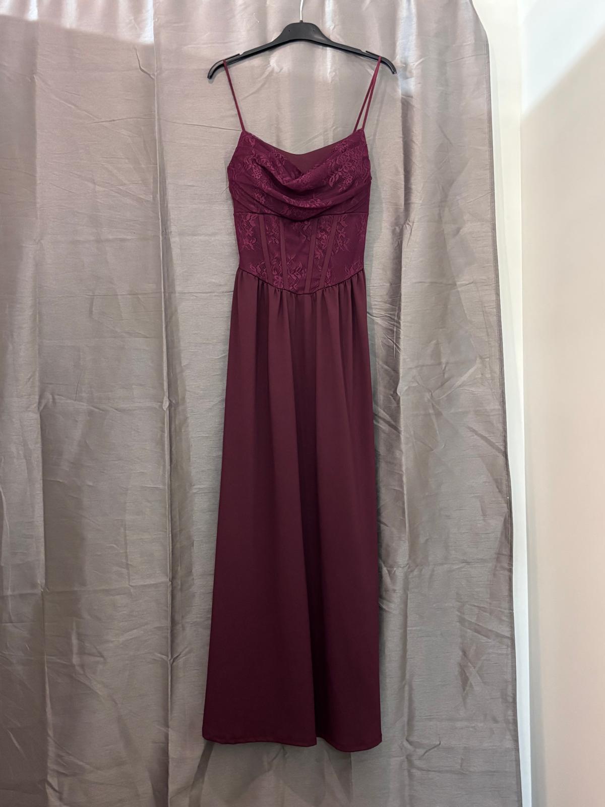 Robe longue, bustier corseté brodé et col drapé, bretelles fines