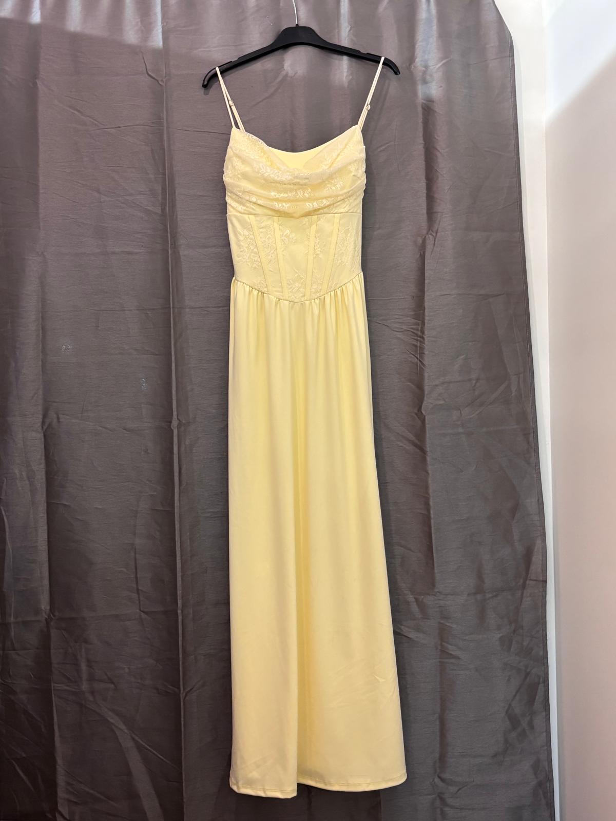 Robe longue, bustier corseté brodé et col drapé, bretelles fines