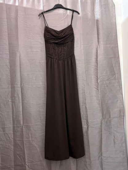 Robe longue, bustier corseté brodé et col drapé, bretelles fines