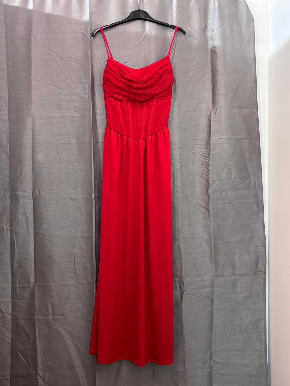Robe longue, bustier corseté brodé et col drapé, bretelles fines