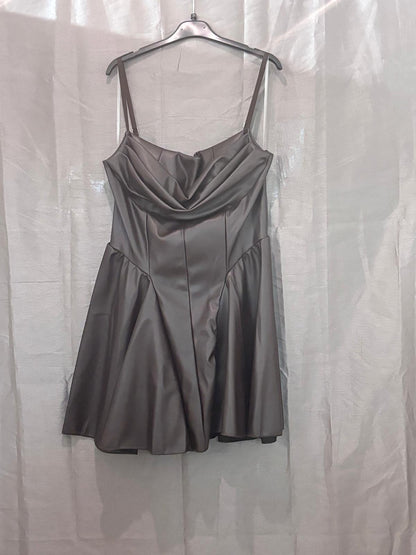 Robe bustier plissé à jupe évasée