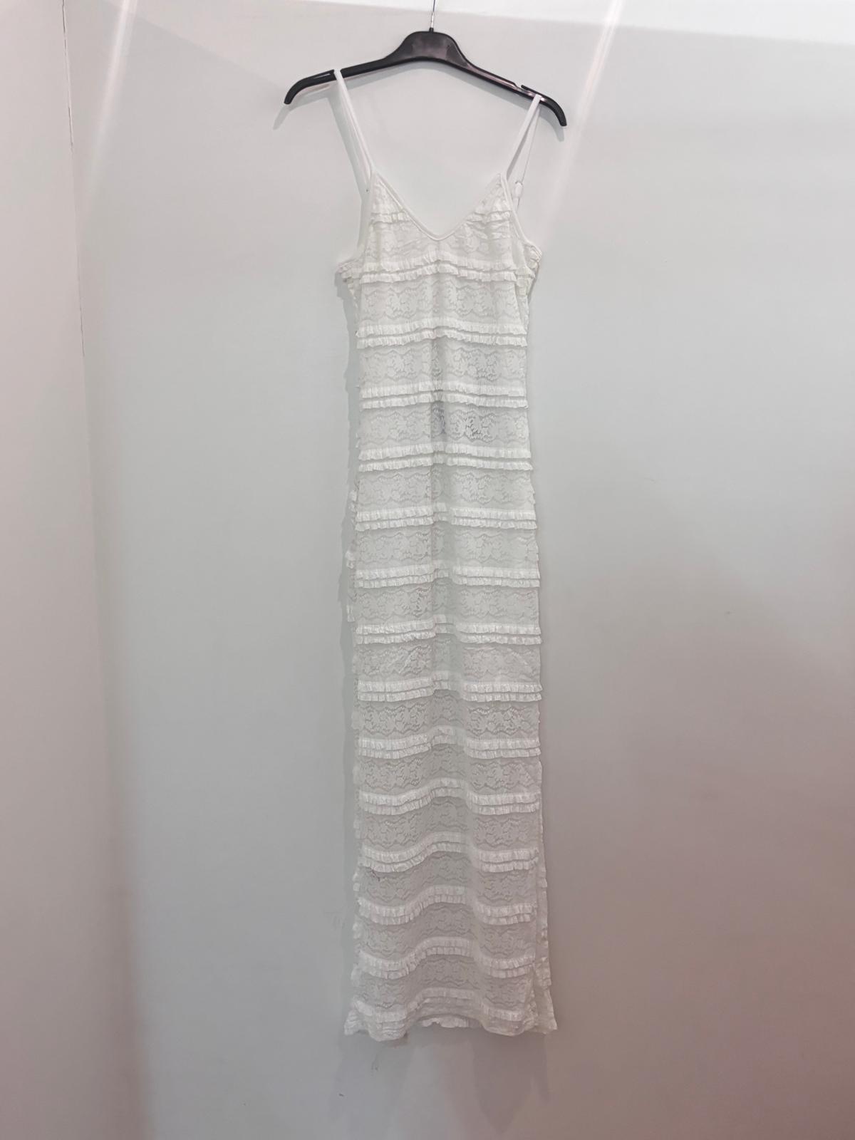 Robe longue en dentelle fines bretelles