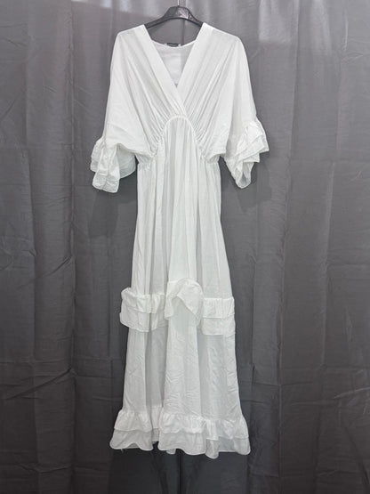 Robe longue à volants, col V et manches à froufrous