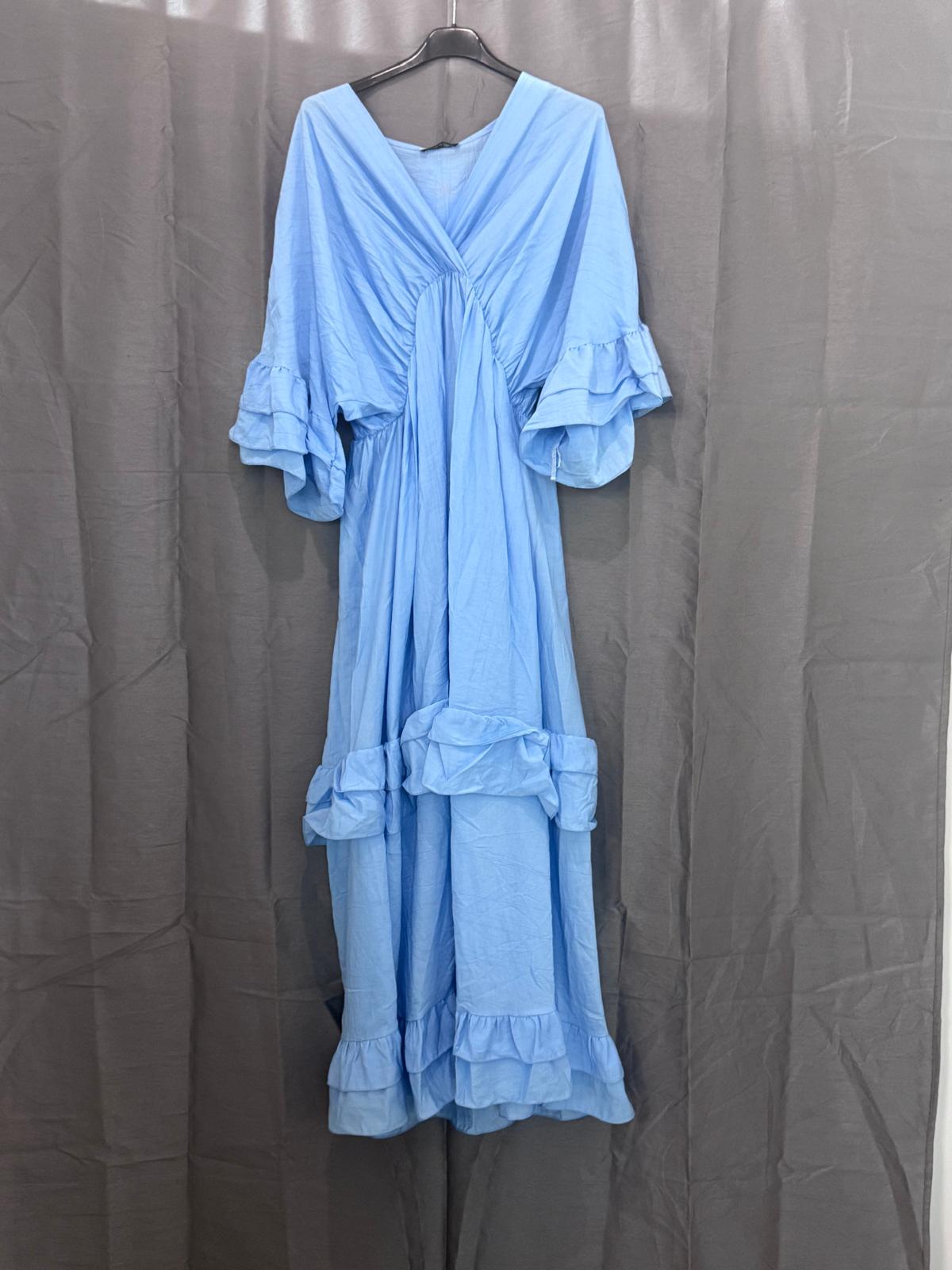 Robe longue à volants, col V et manches à froufrous