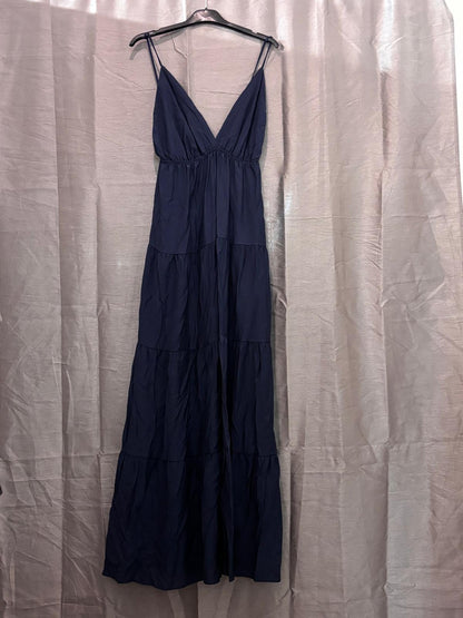 Robe longue à volants et broche doré